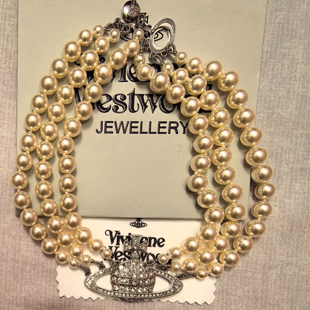 Vivienne Westwood Three Row Pearl Silver Bas Relief Choker